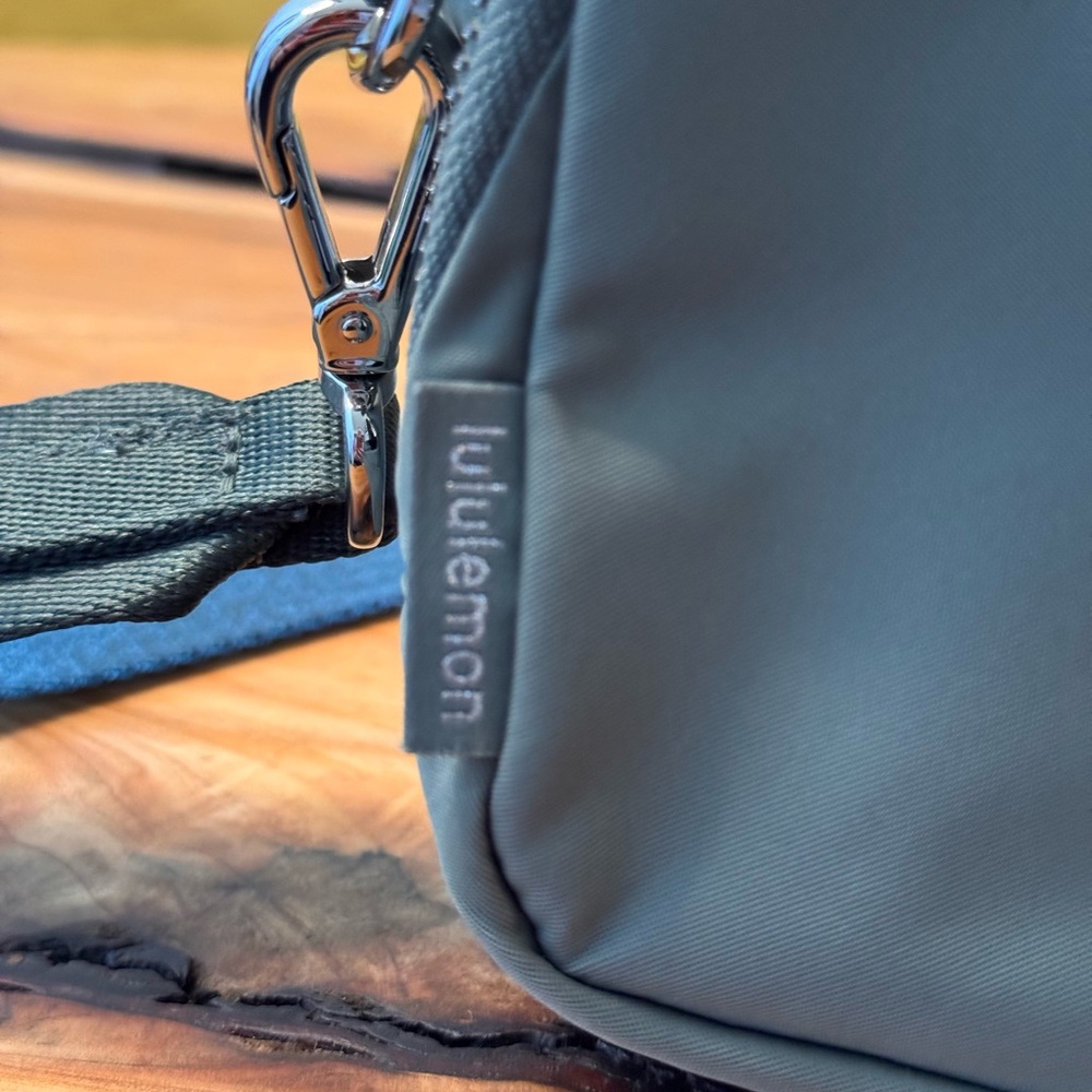 Lululemon Everywhere Crossbody with Metal Hardware - Picture 6 of 13